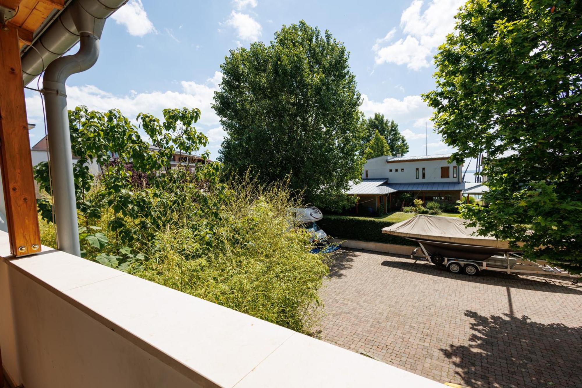 Jacht Apartmanok Balatonfured Exterior photo